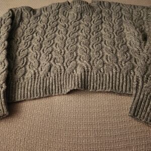 Cozy Cable Knit Crew Neck Sweater in Gray